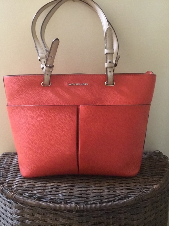 Michael Kors Handbags - Michael Kors Jet Set Travel Medium Double Pockets Sides Tote (Vegan Leather)